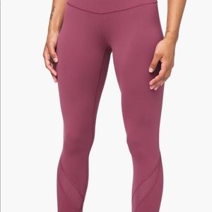 Cropped Wunderunder Lululemon leggings scalloped hem. Good condition! High rise